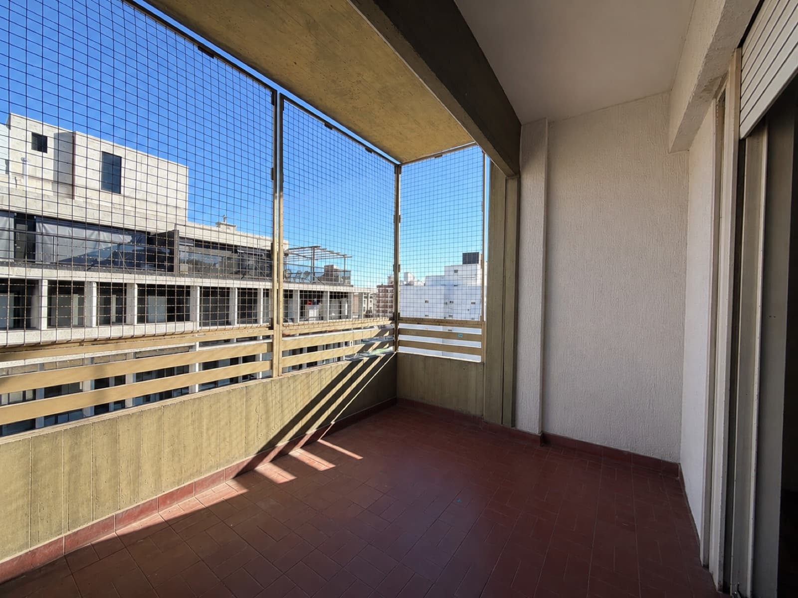 FOR SALE: 3-bedroom apartment with balcony, Downtown - Rosario