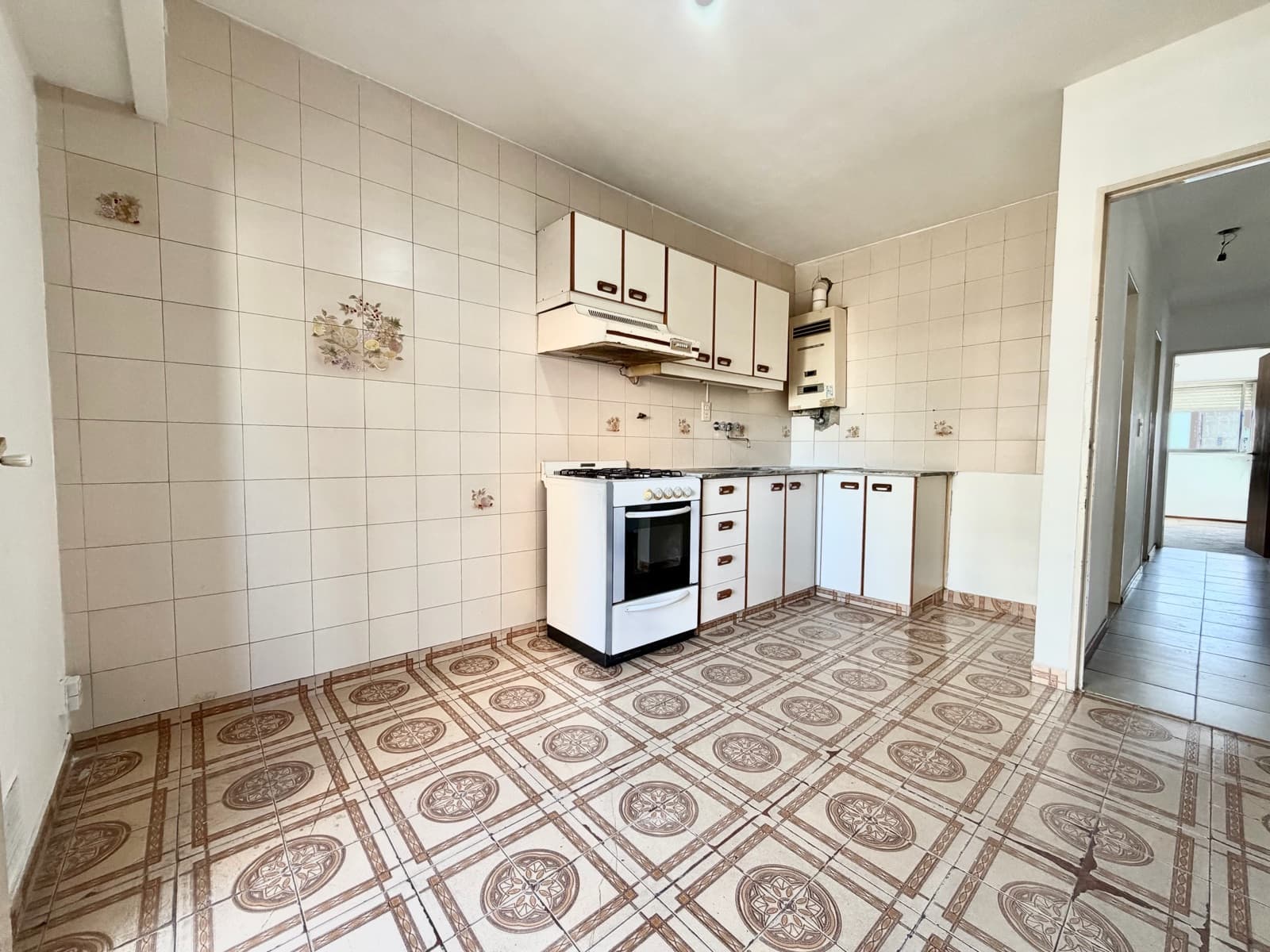 FOR SALE: 3-bedroom apartment with balcony, Downtown - Rosario