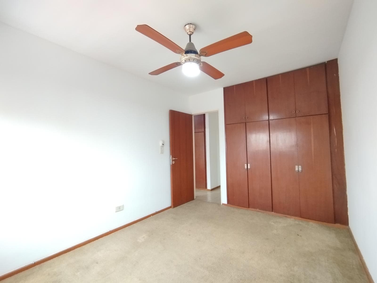 FOR SALE: 3-bedroom apartment with a balcony, Downtown - Rosario