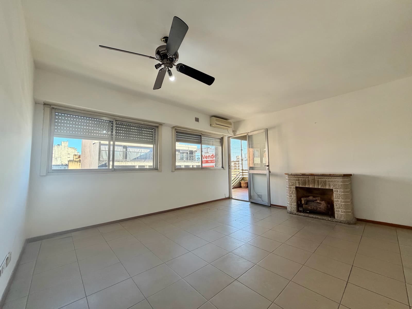 FOR SALE: 3-bedroom apartment with balcony, Downtown - Rosario