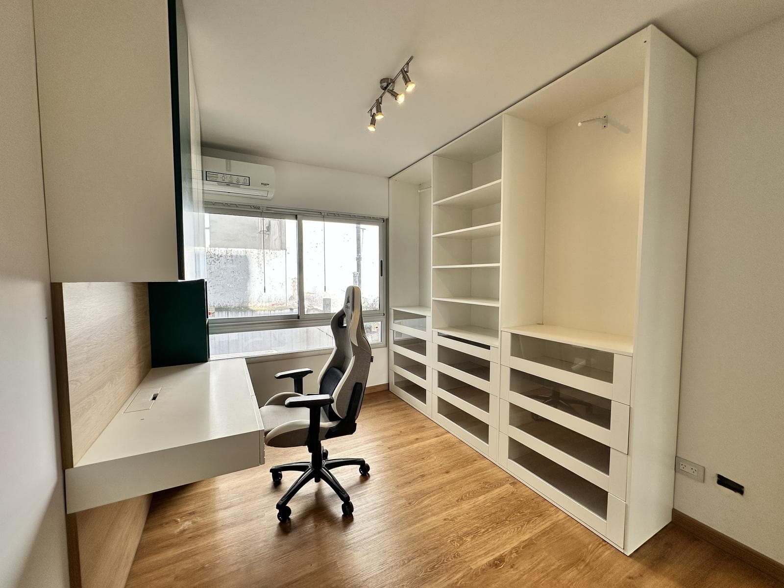 4-room apartment for sale in Belgrano with a terrace-style balcony and barbecue.