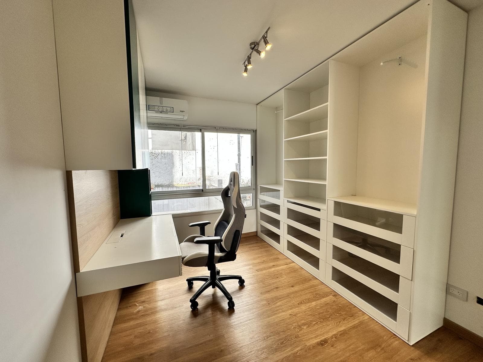 4-room apartment for sale in Belgrano with a terrace-style balcony and barbecue.