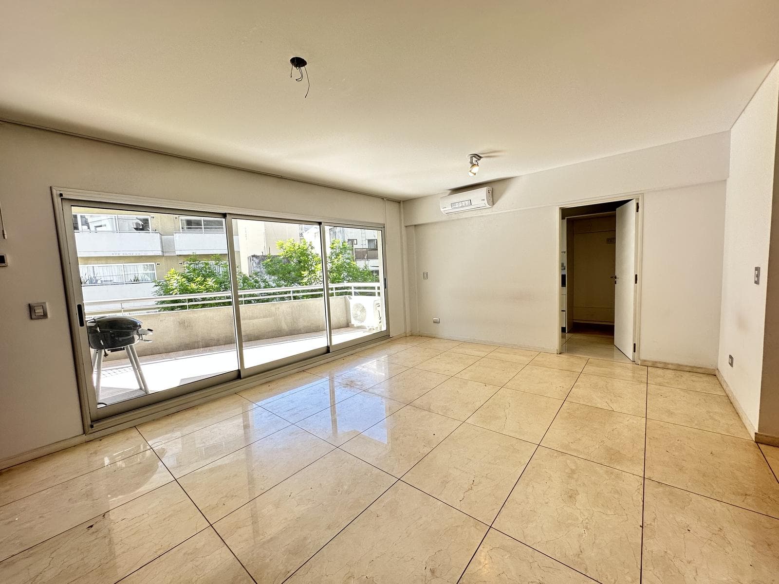 4-room apartment for sale in Belgrano with a terrace-style balcony and barbecue.