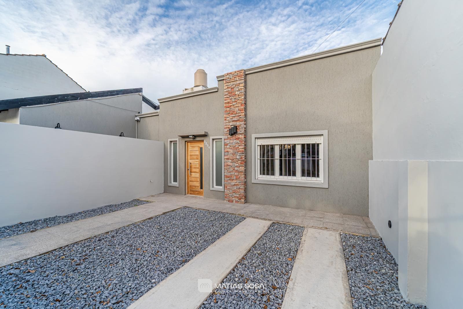 FOR SALE - Duplex - 3 Rooms - Garage - Patio - Renovated - No Maintenance Fees