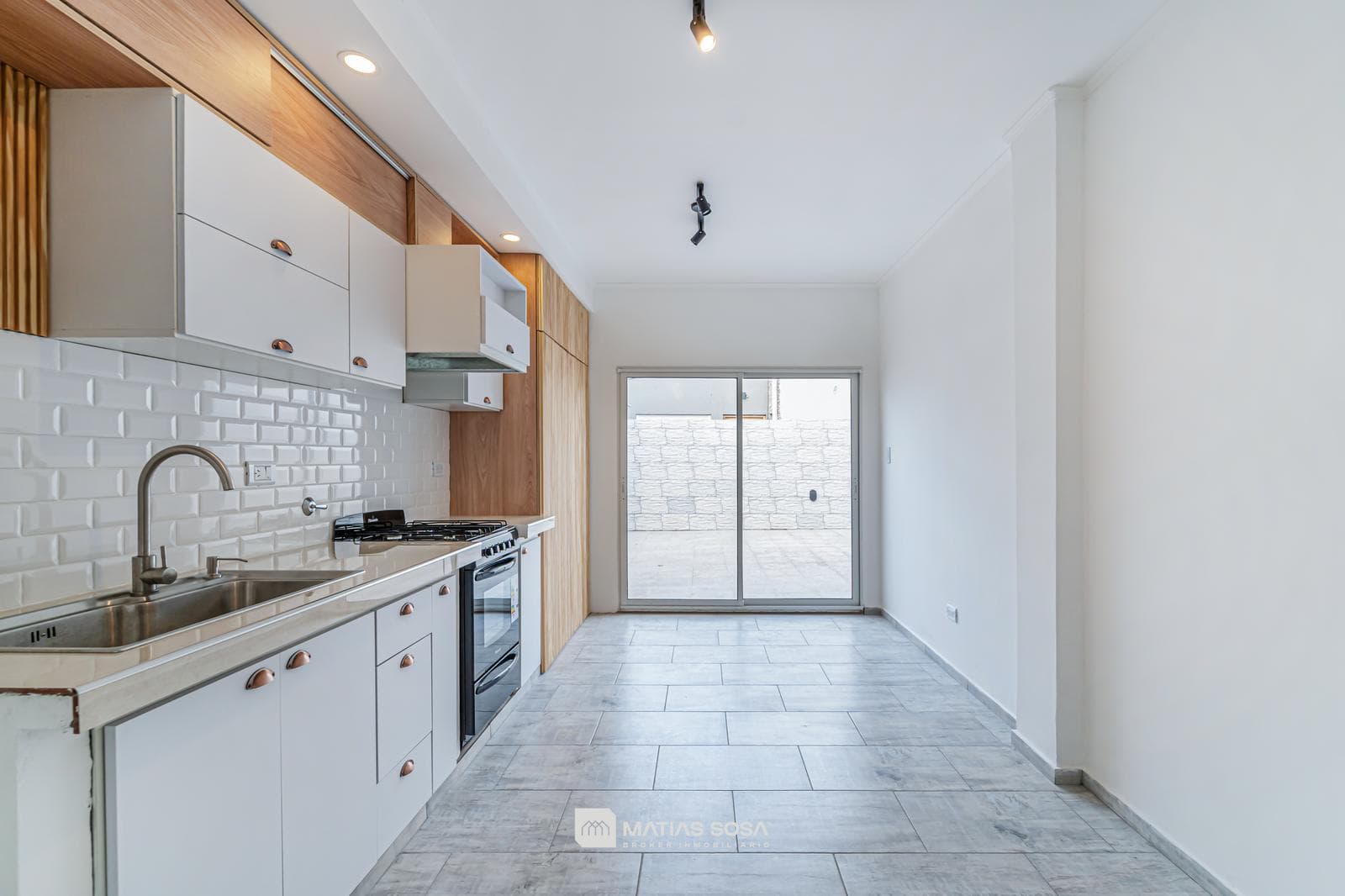 FOR SALE - Duplex - 3 Rooms - Garage - Patio - Renovated - No Maintenance Fees