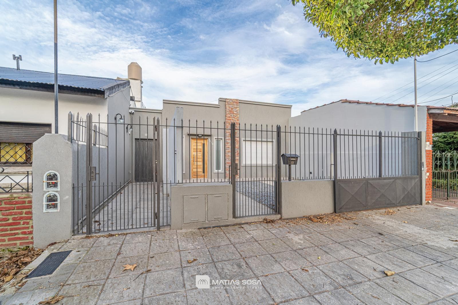 FOR SALE - Duplex - 3 Rooms - Garage - Patio - Renovated - No Maintenance Fees