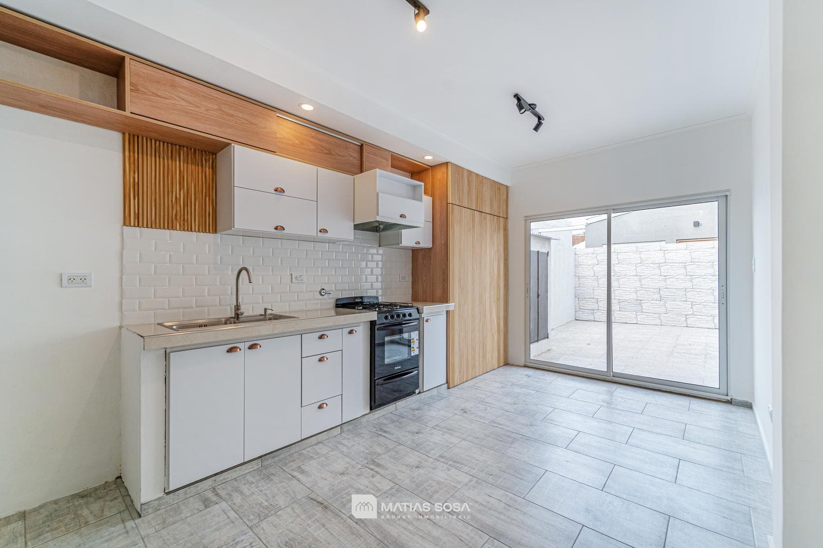 FOR SALE - Duplex - 3 Rooms - Garage - Patio - Renovated - No Maintenance Fees