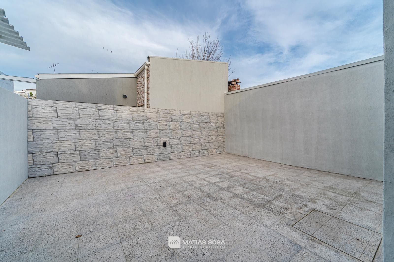 FOR SALE - Duplex - 3 Rooms - Garage - Patio - Renovated - No Maintenance Fees