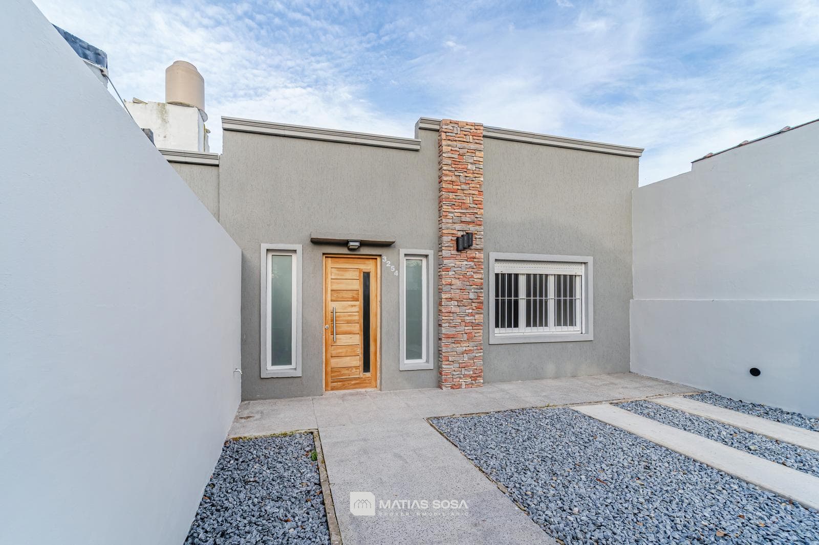 FOR SALE - Duplex - 3 Rooms - Garage - Patio - Renovated - No Maintenance Fees