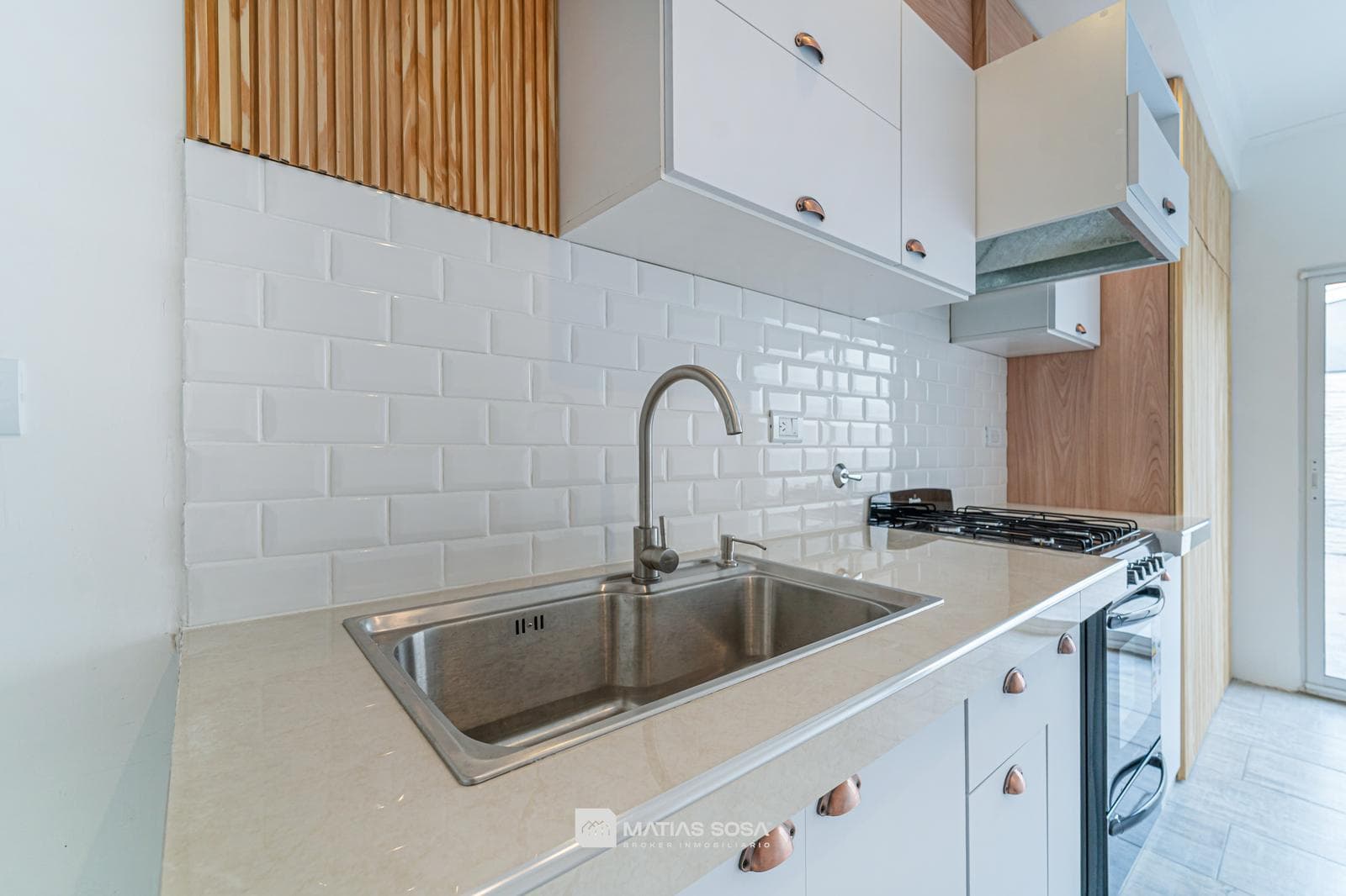 FOR SALE - Duplex - 3 Rooms - Garage - Patio - Renovated - No Maintenance Fees