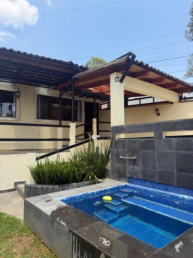 Casa con 3 recámaras en renta zona Avandaro
