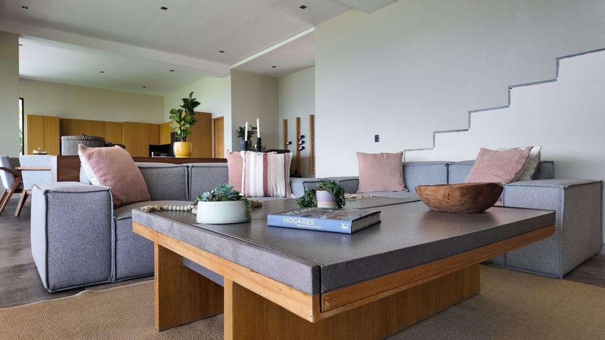 1,000 m² house with 5 bedrooms available for short-term rent in San Gaspar