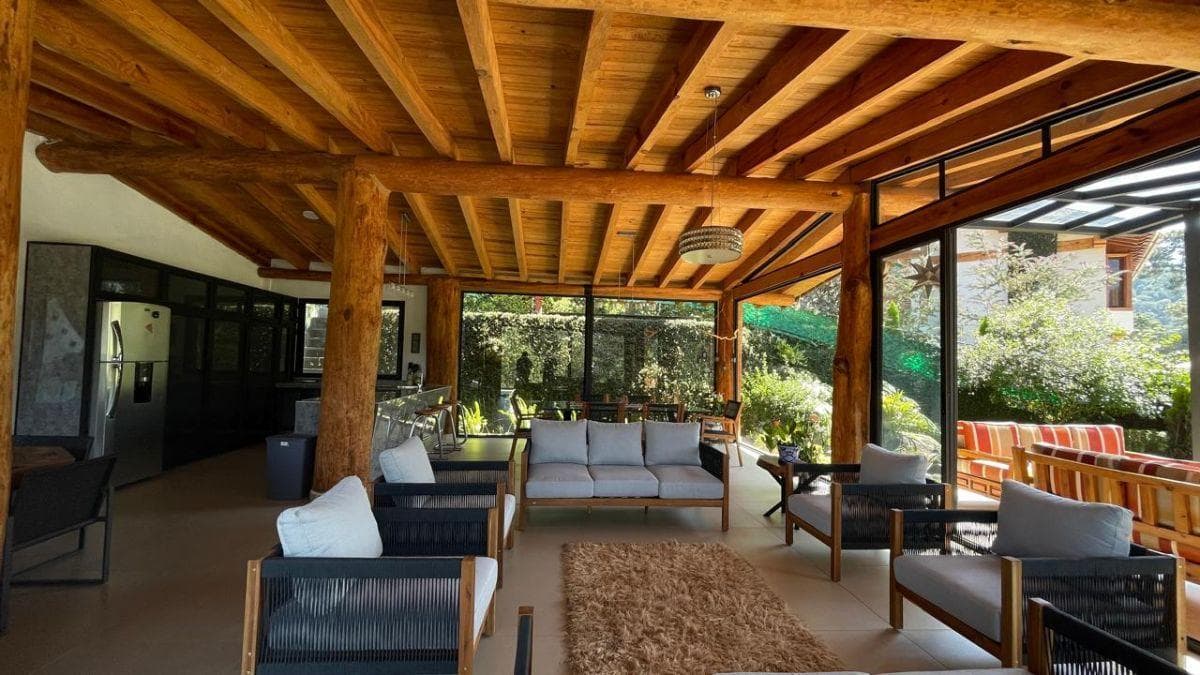 300 m² house with 4 bedrooms for rent in the Avándaro area