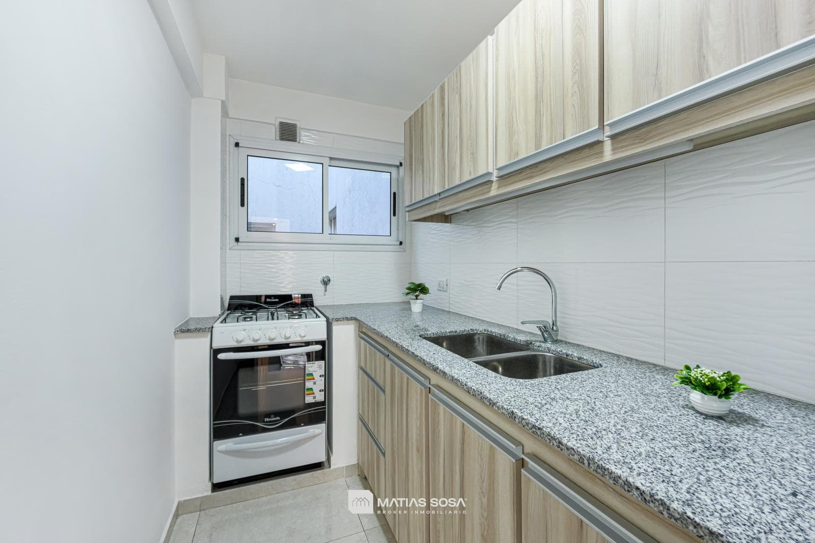 For Sale - Apartment - 3-room - Street-facing with balcony - Renovated and furnished