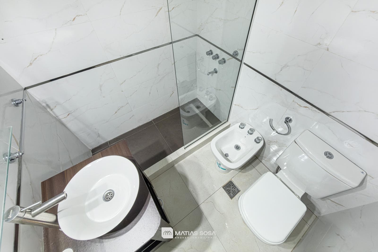 For Sale - Apartment - 3-room - Street-facing with balcony - Renovated and furnished