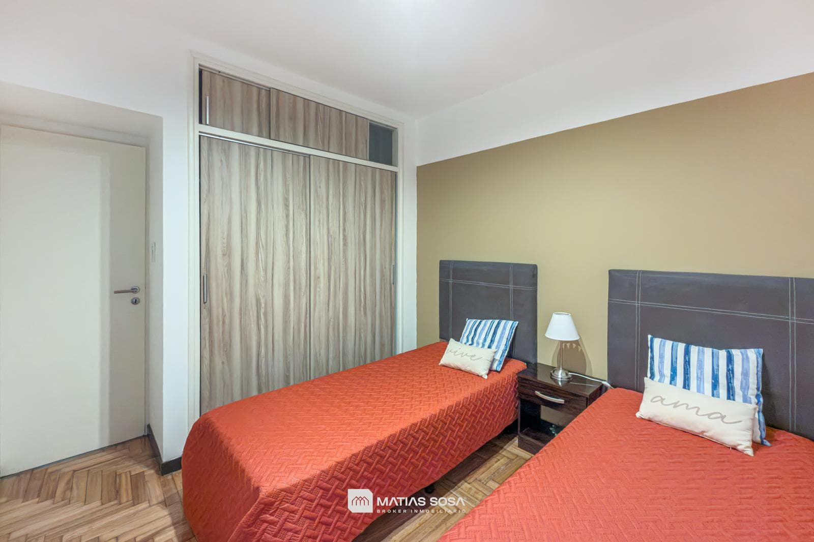 For Sale - Apartment - 3-room - Street-facing with balcony - Renovated and furnished