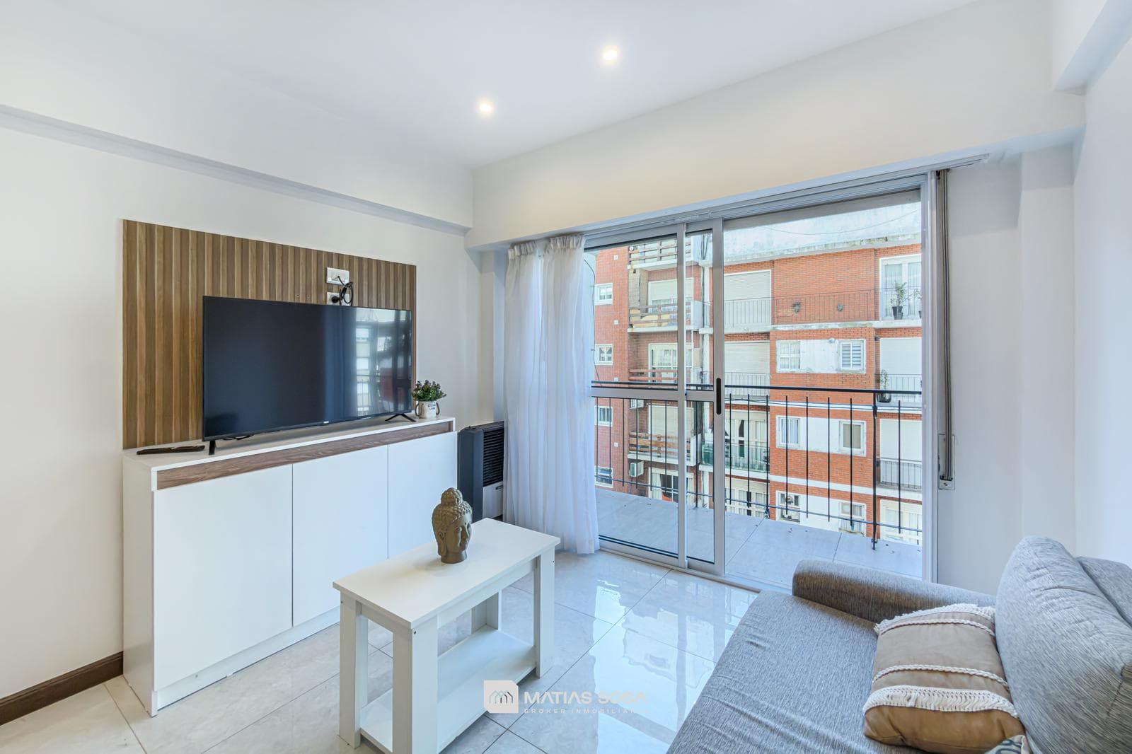 For Sale - Apartment - 3-room - Street-facing with balcony - Renovated and furnished