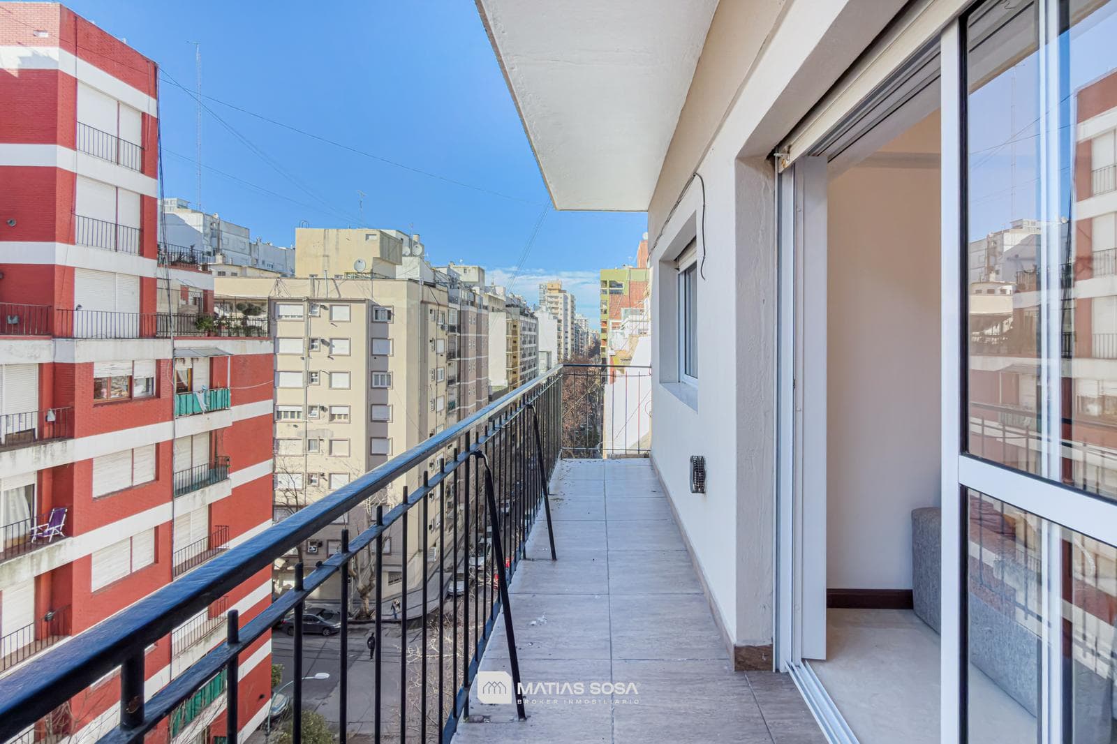For Sale - Apartment - 3-room - Street-facing with balcony - Renovated and furnished