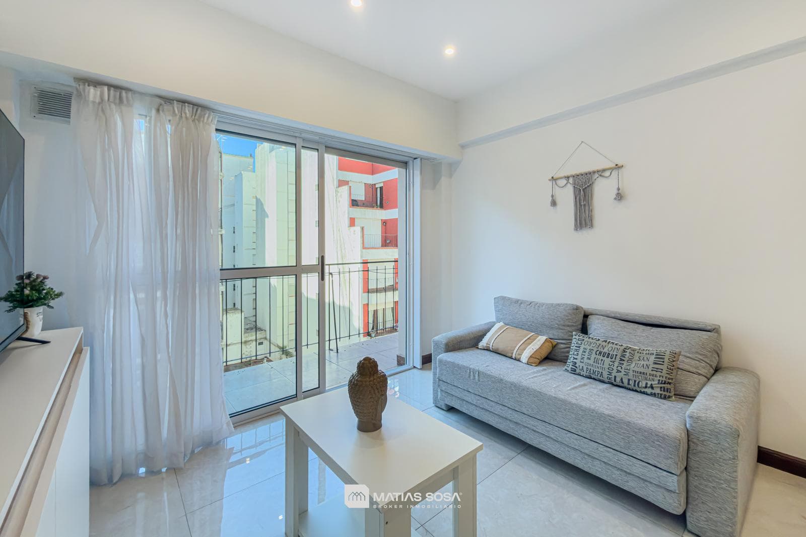 For Sale - Apartment - 3-room - Street-facing with balcony - Renovated and furnished