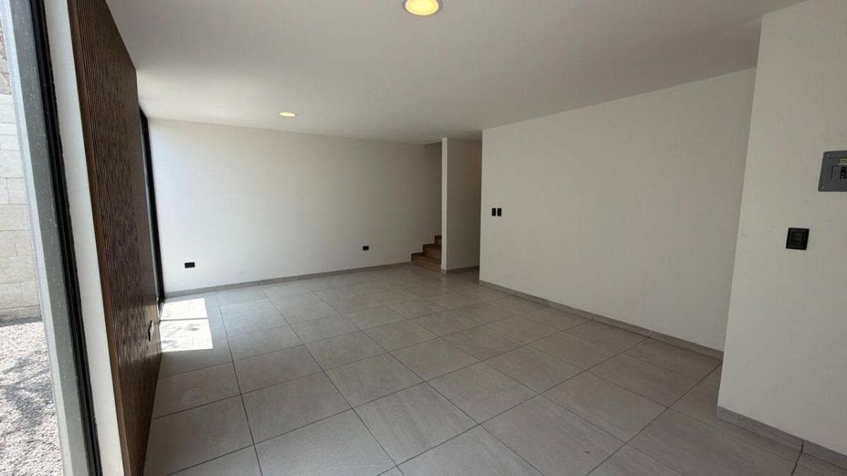HOUSE FOR SALE IN THE MAGENTA RESIDENTIAL COMPLEX