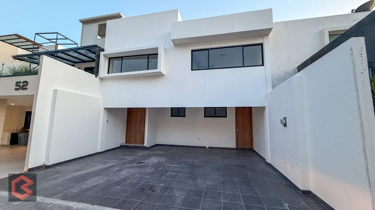 House for Sale in La Carcaña—In Impeccable Condition