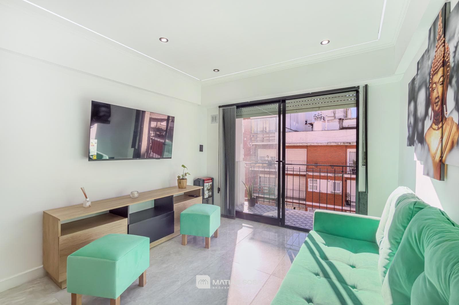 For Sale - Apartment - 3-room - Street-facing with balcony - Renovated and furnished