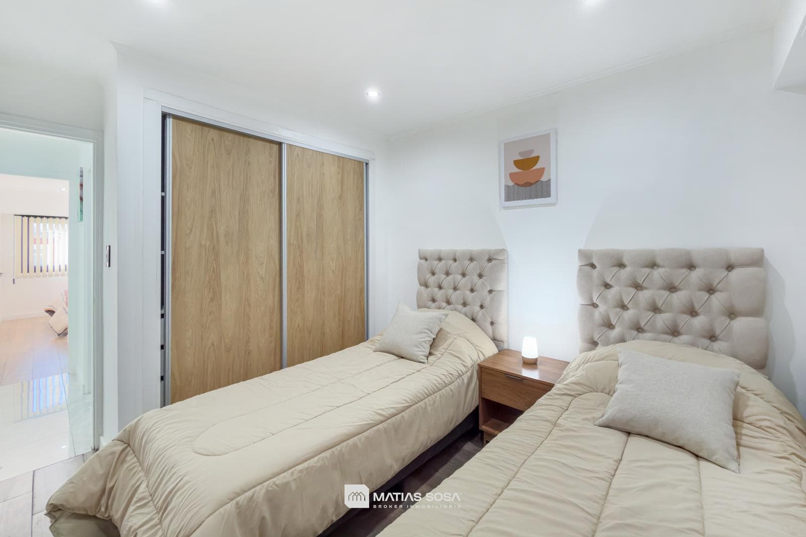 For Sale - Apartment - 3-room - Street-facing with balcony - Renovated and furnished