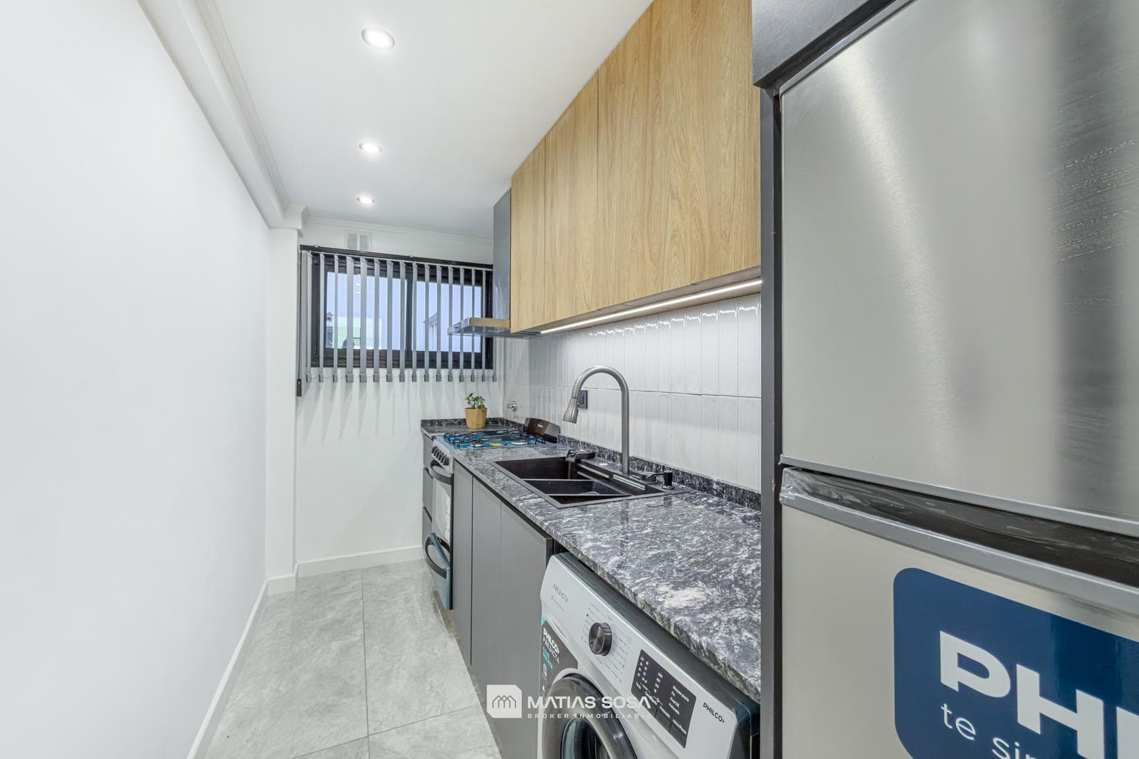 For Sale - Apartment - 3-room - Street-facing with balcony - Renovated and furnished