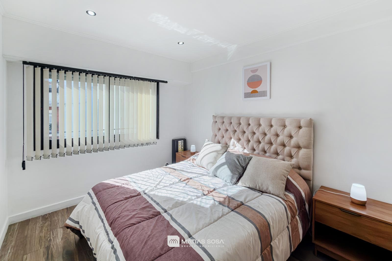 For Sale - Apartment - 3-room - Street-facing with balcony - Renovated and furnished