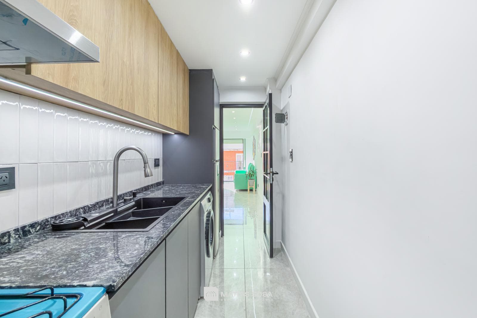 For Sale - Apartment - 3-room - Street-facing with balcony - Renovated and furnished
