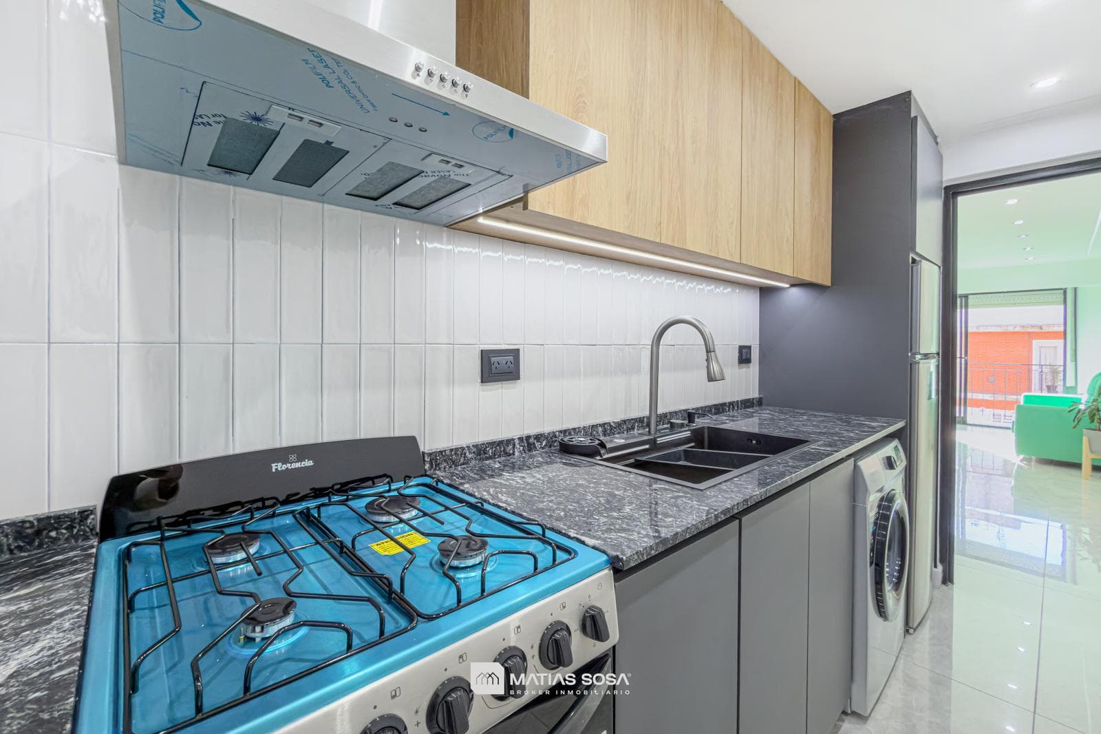 For Sale - Apartment - 3-room - Street-facing with balcony - Renovated and furnished