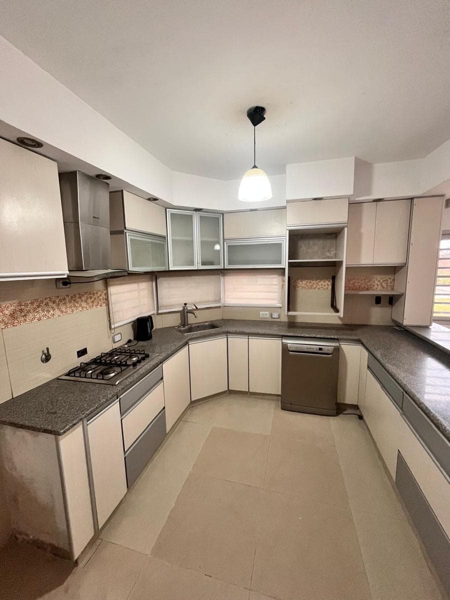 5-ROOM HOUSE IN DOWNTOWN GUERNICA—QUALIFIES FOR A MORTGAGE