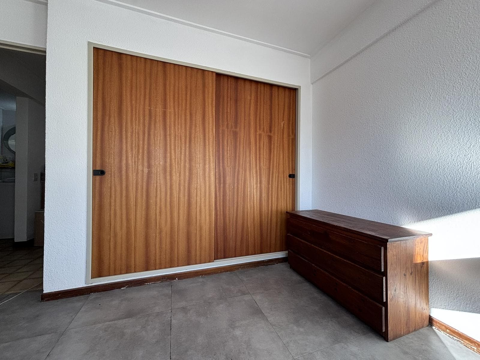 Apartment for Sale - 3 Rooms - Qualifies for a Mortgage - Downtown