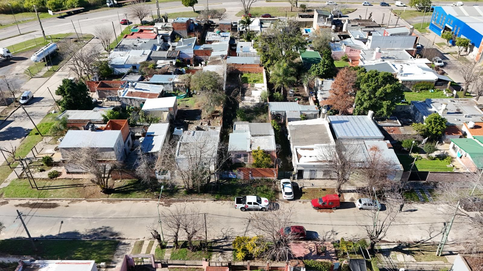 433 m2 lot for sale. Great potential. All utilities available. Downtown Campana