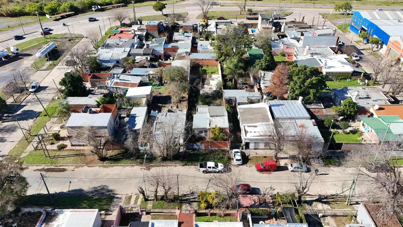 433 m2 lot for sale. Great potential. All utilities available. Downtown Campana