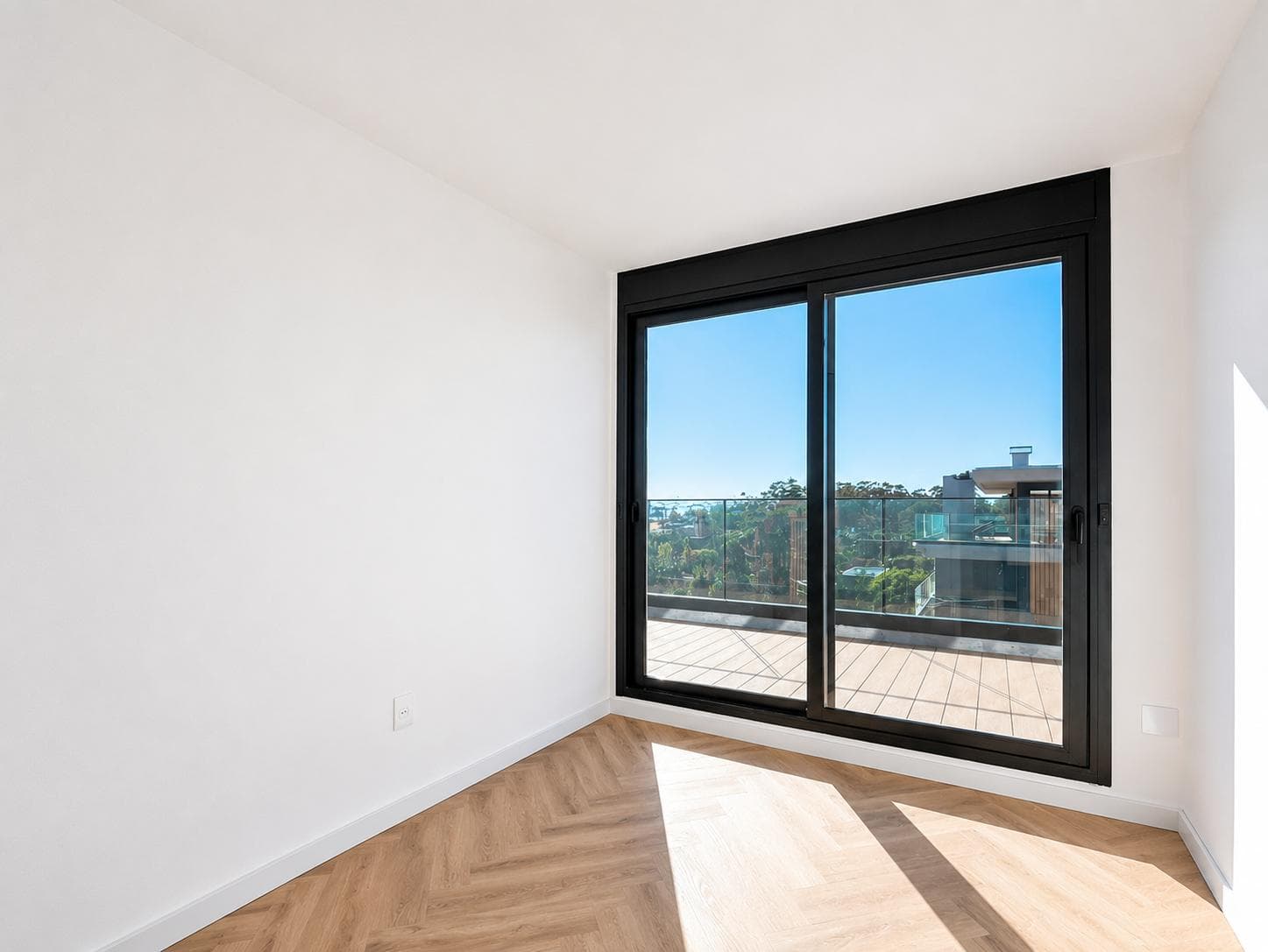 3-bedroom penthouse apartment with a terrace and garage on Rambla Carrasco Este