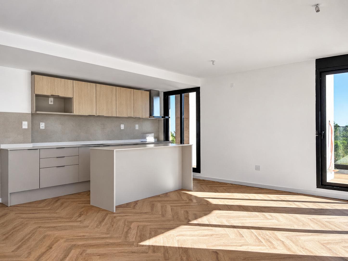 3-bedroom penthouse apartment with a terrace and garage on Rambla Carrasco Este