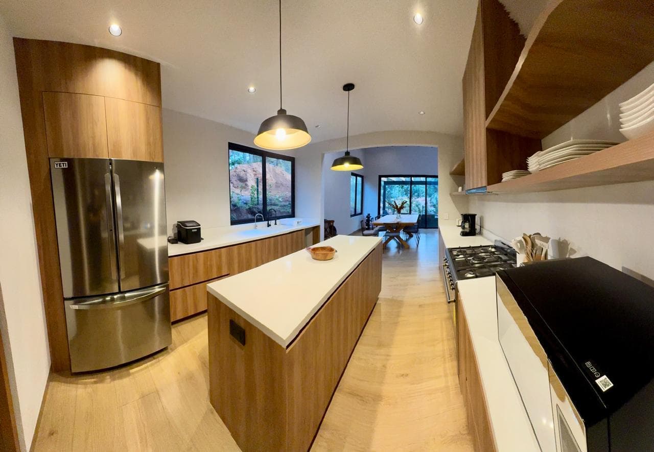 House for Sale in Valle de Bravo, Fully Equipped and Furnished.