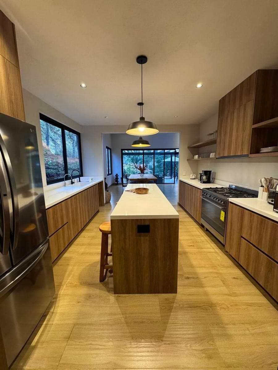 House for Sale in Valle de Bravo, Fully Equipped and Furnished.