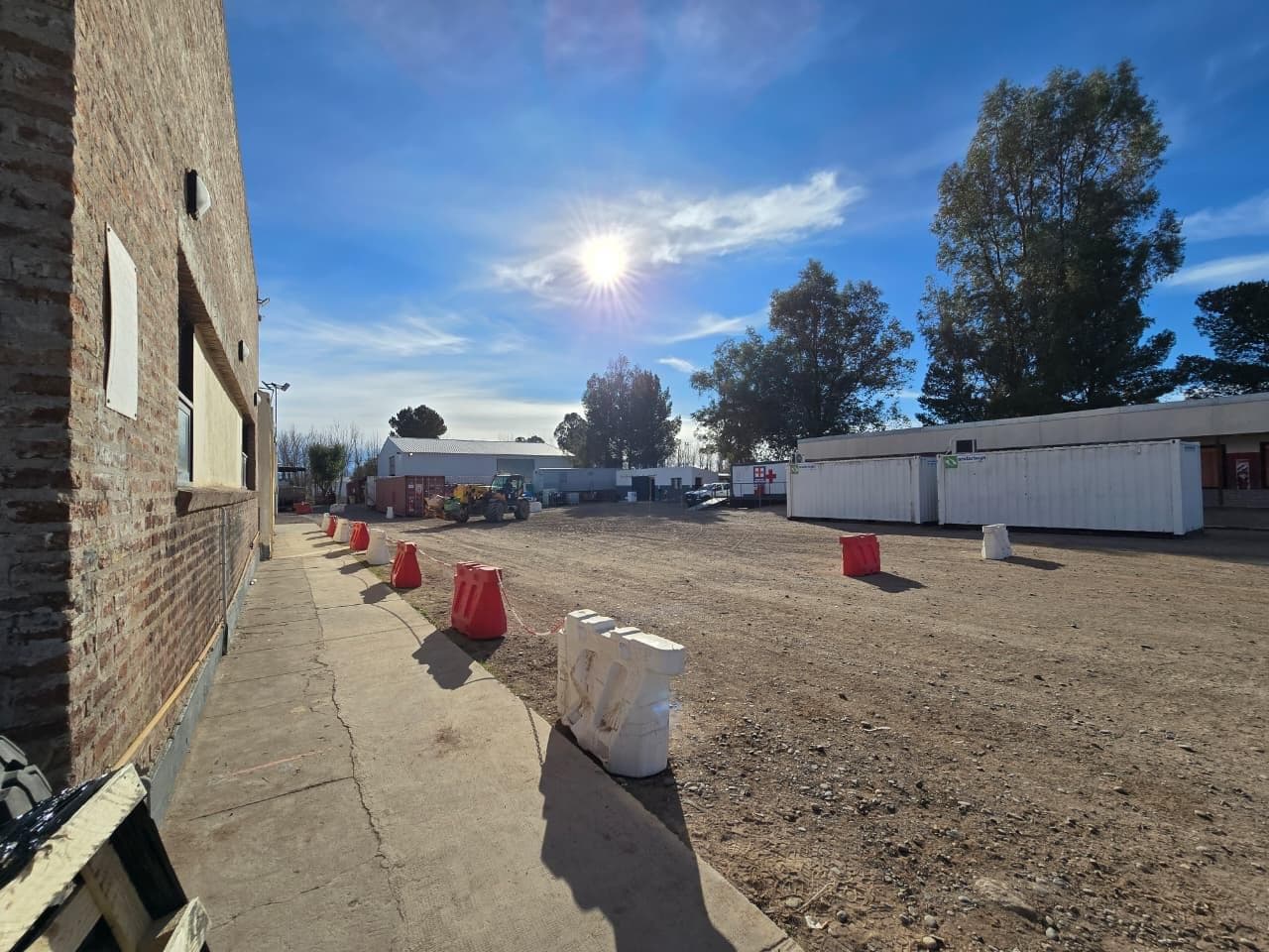 INDUSTRIAL COMPLEX AND OFFICES SPANNING 2 HECTARES