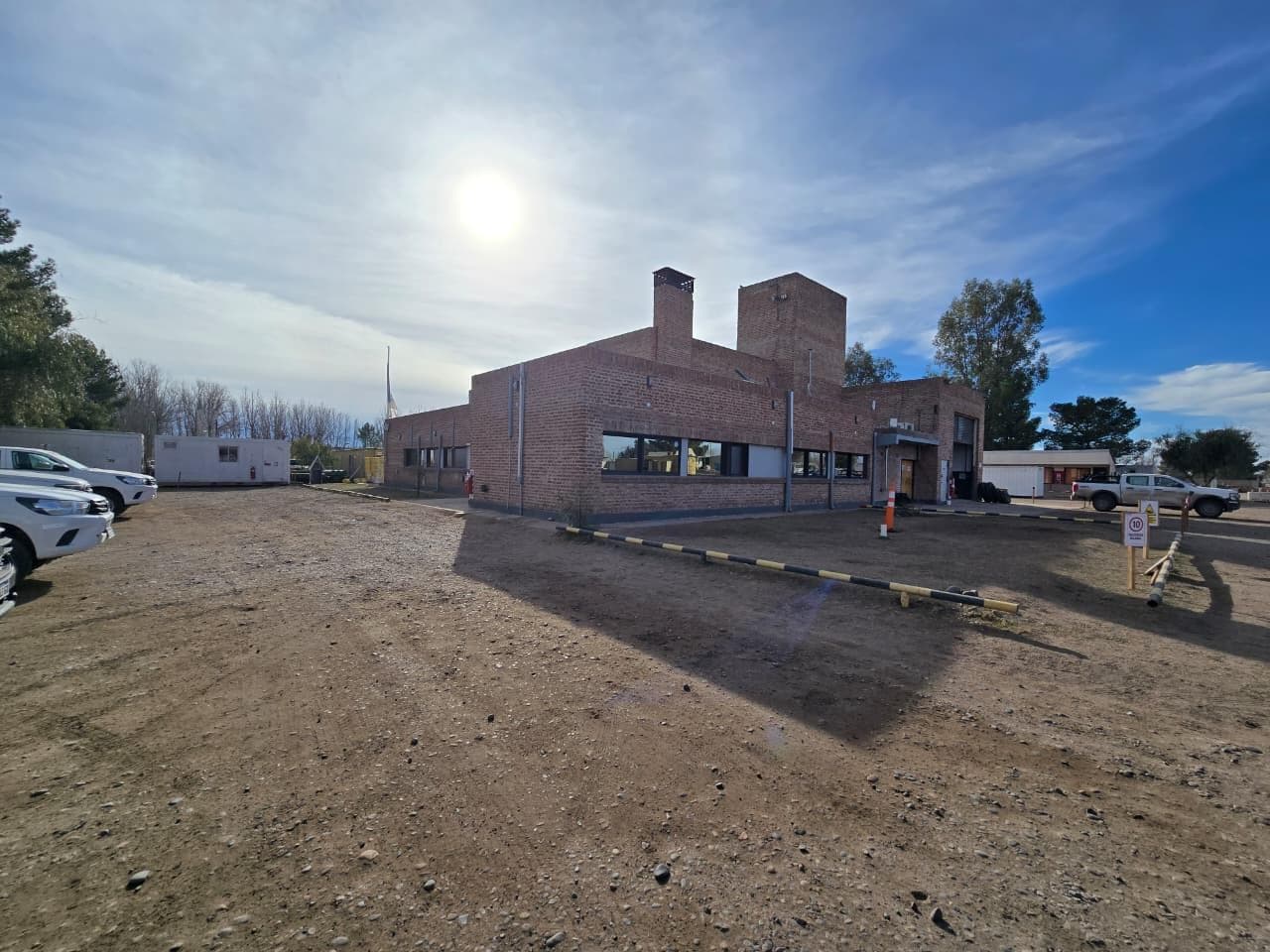 INDUSTRIAL COMPLEX AND OFFICES SPANNING 2 HECTARES