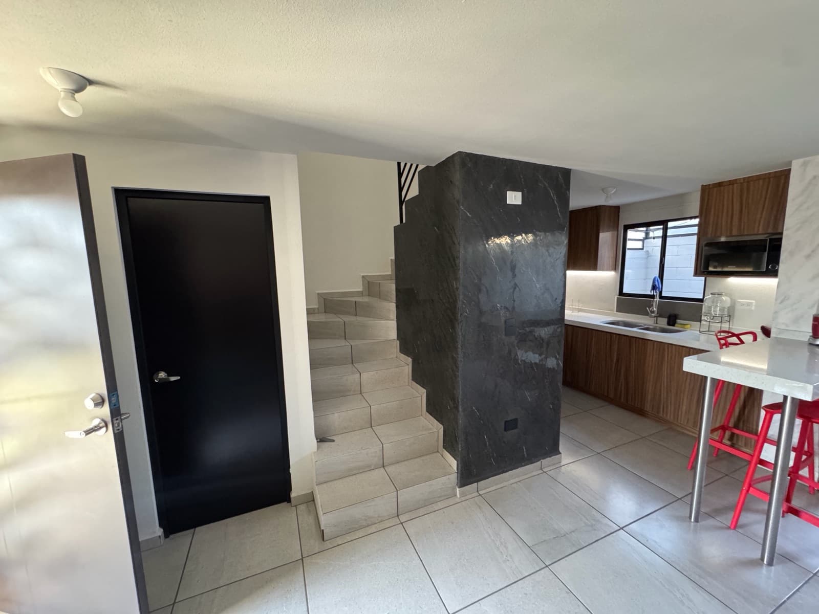 Furnished House for Rent with Utilities and Maintenance Included in Andalucía Residencial