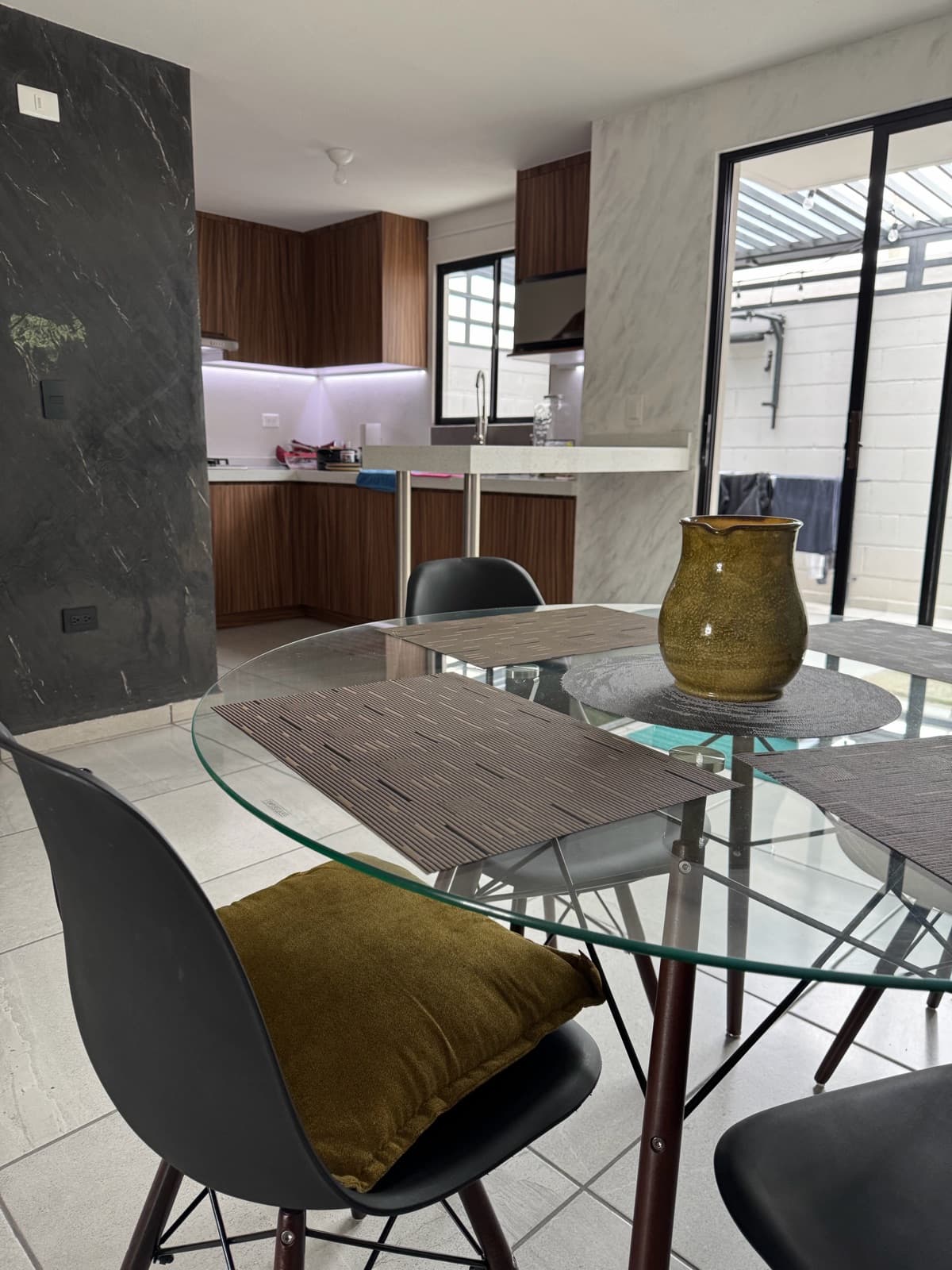 Furnished House for Rent with Utilities and Maintenance Included in Andalucía Residencial