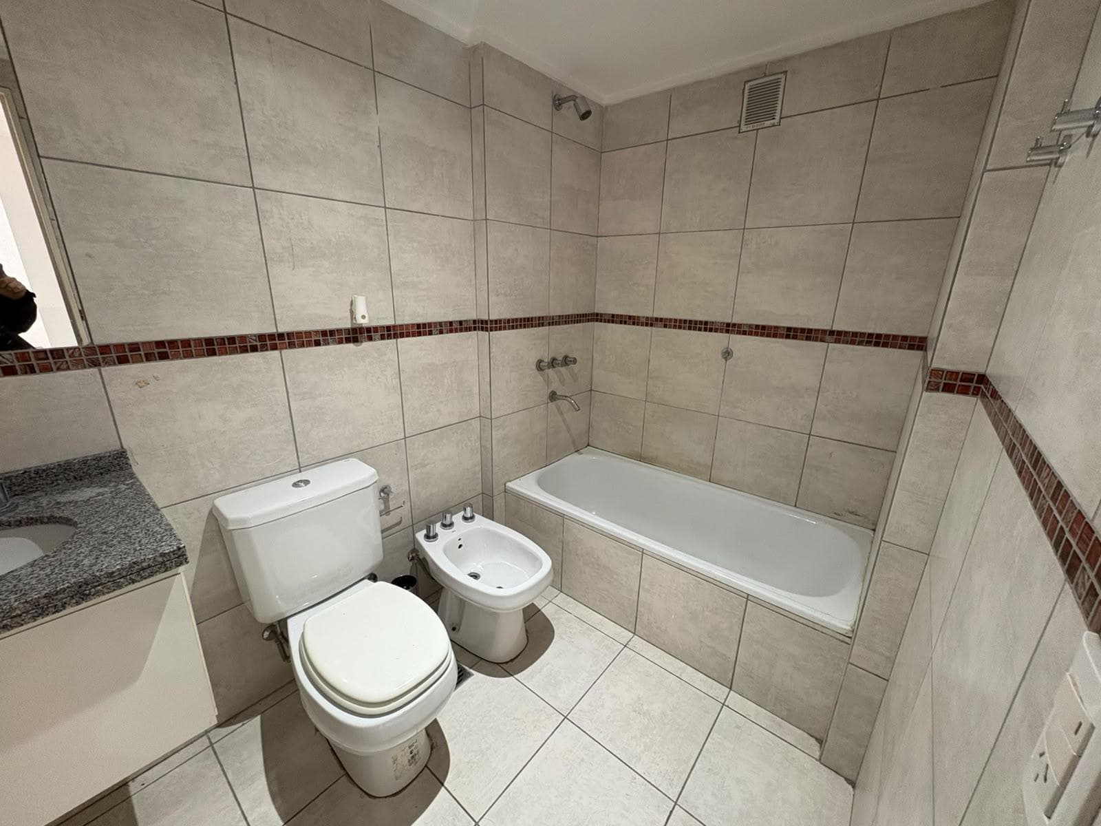 Departamento de 1 dormitorio CON COCHERA en ALQUILER Rosario centro