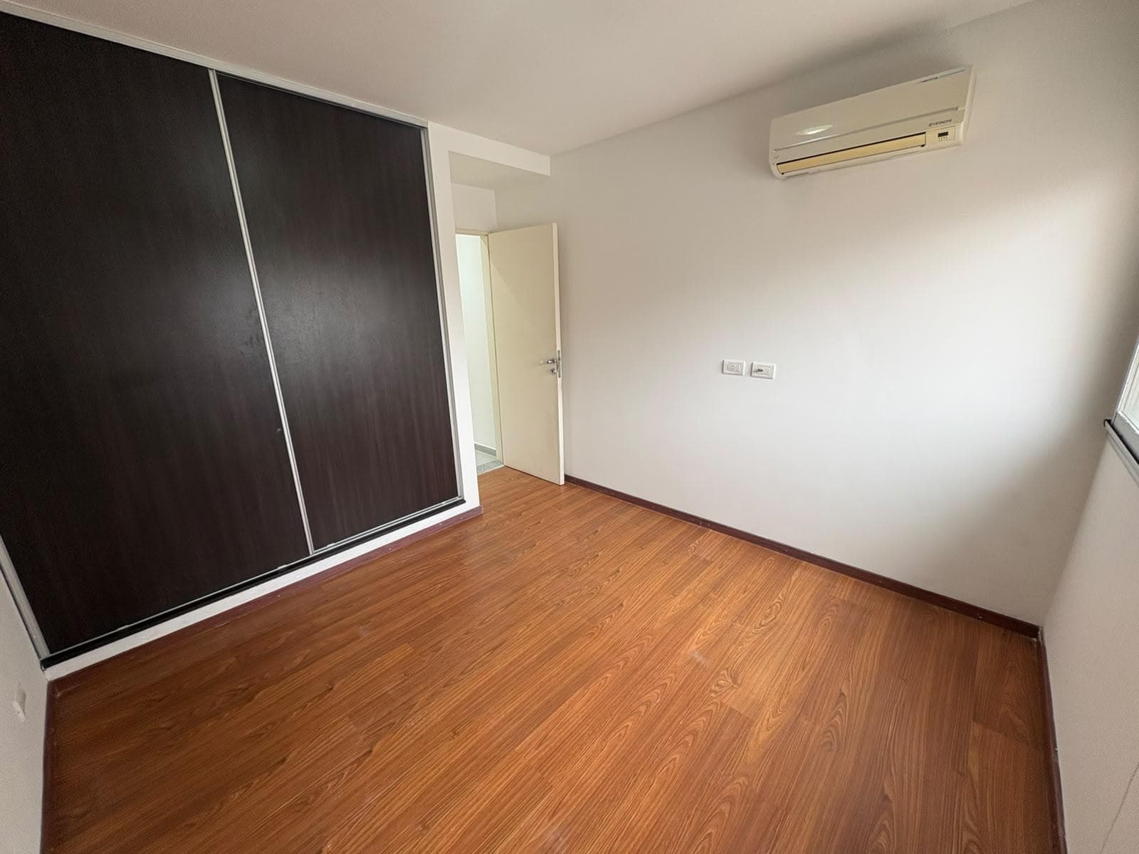 Departamento de 1 dormitorio CON COCHERA en ALQUILER Rosario centro