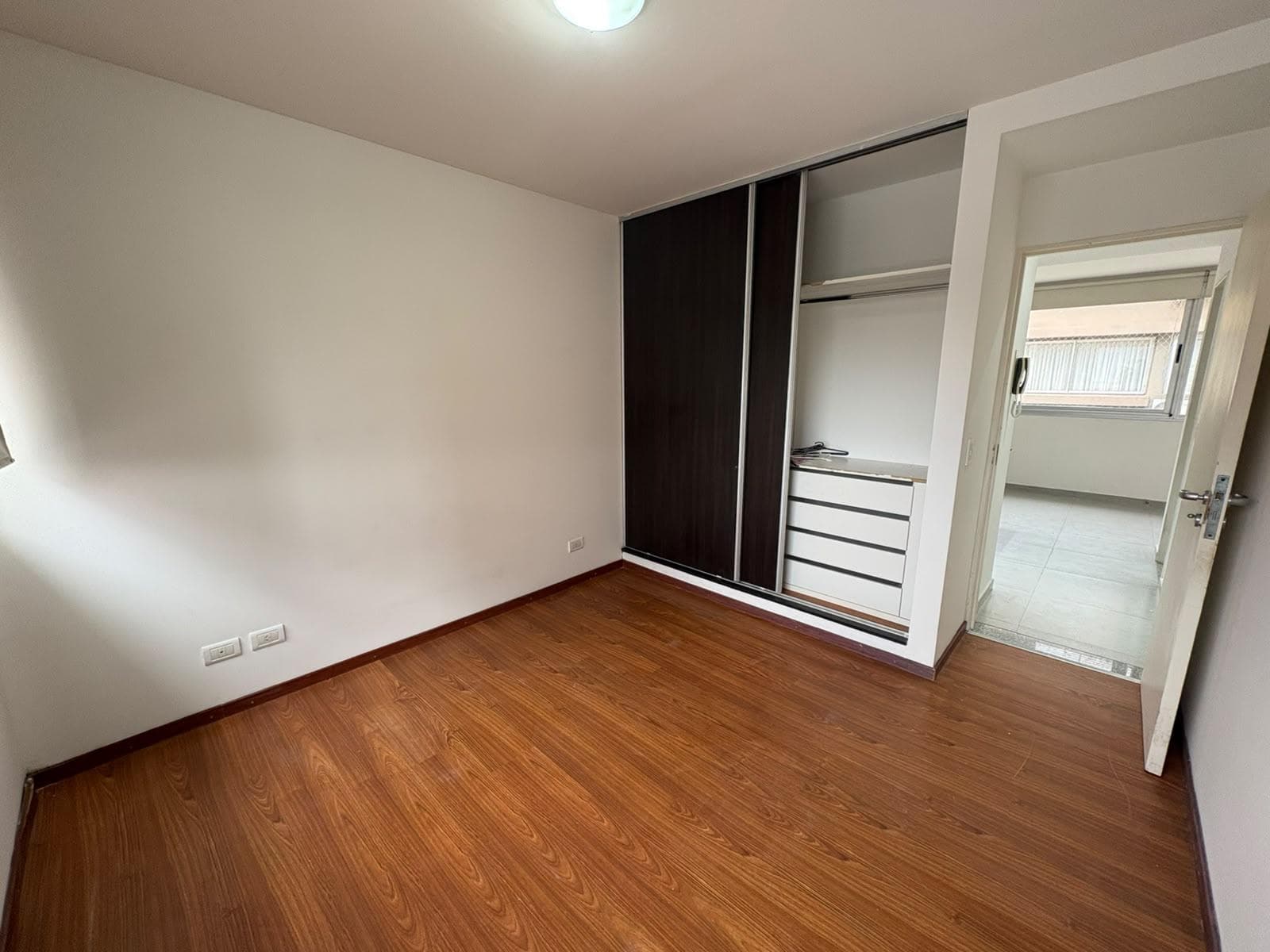 Departamento de 1 dormitorio CON COCHERA en ALQUILER Rosario centro