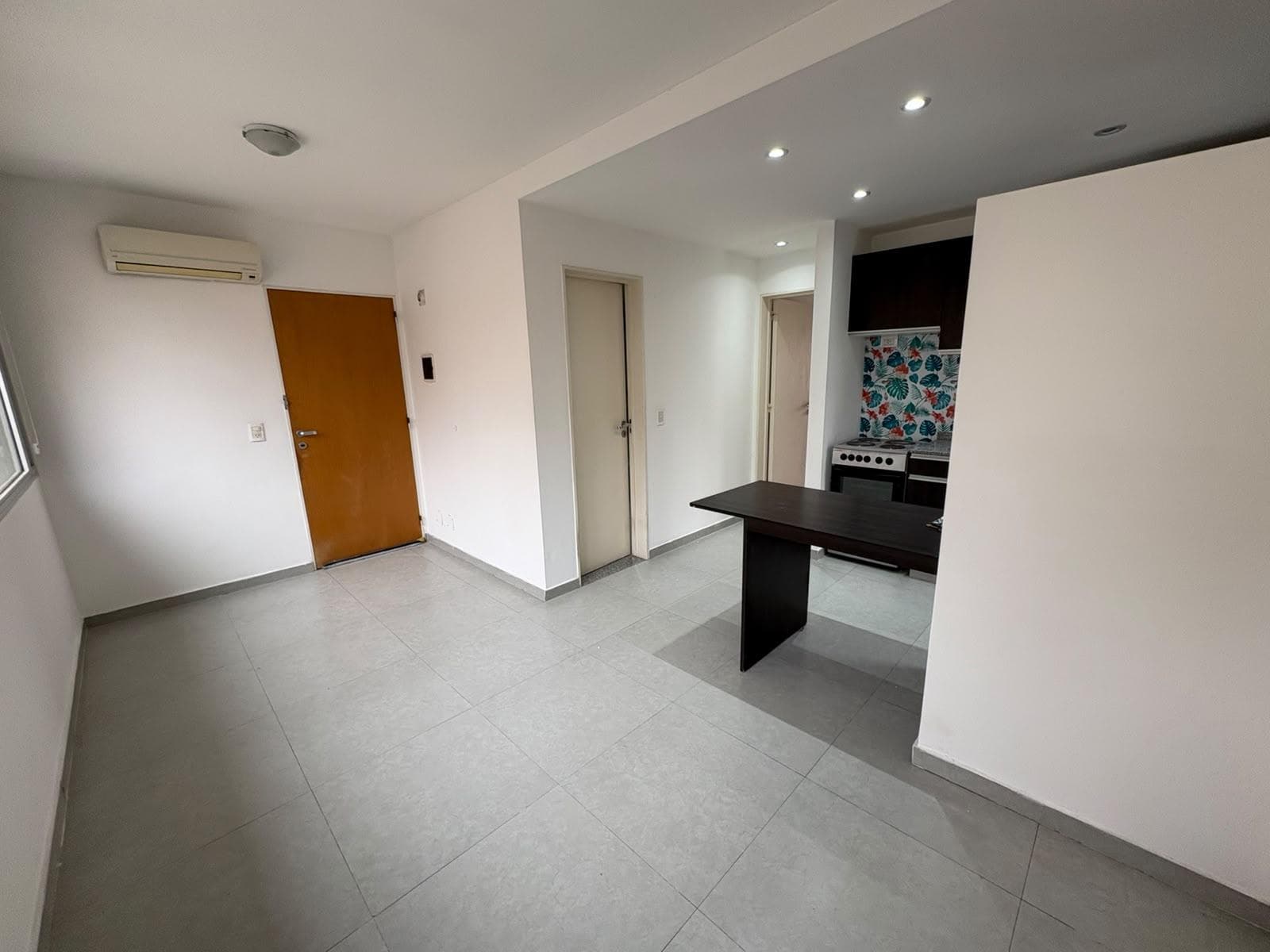 1-Bedroom Apartment WITH GARAGE for Rent in Downtown Rosario