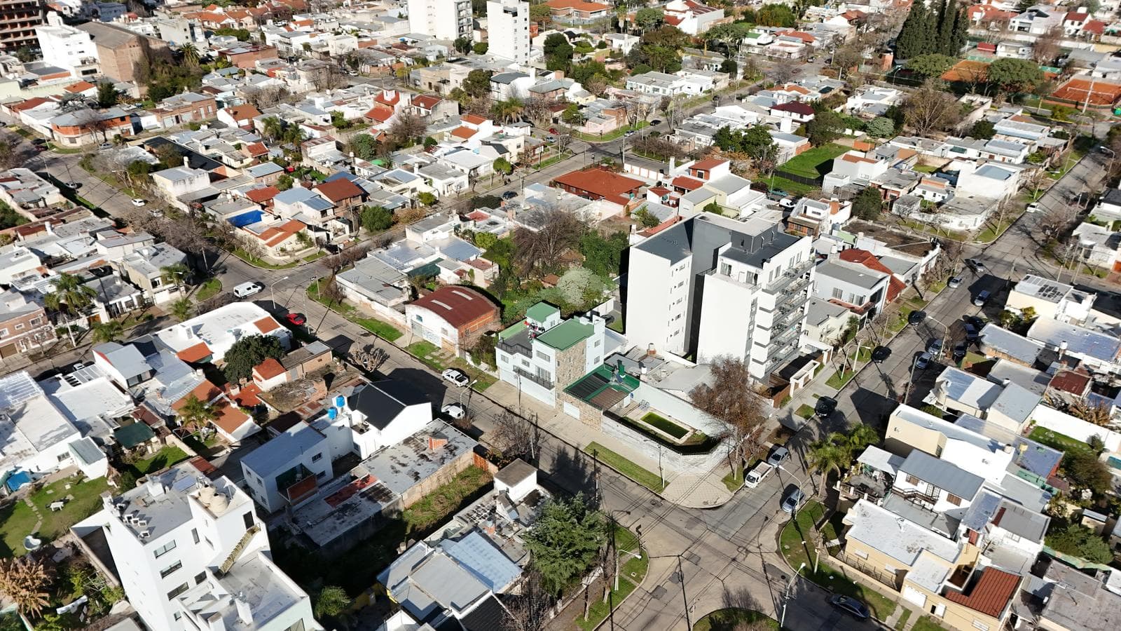 Land for Sale with development potential. Total area of 300 m2. Right in the heart of Campana