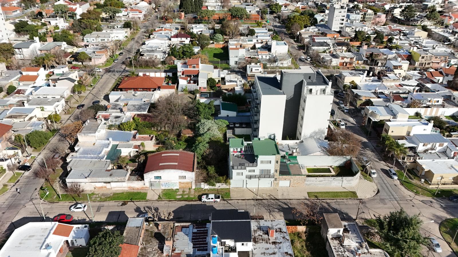 Land for Sale with development potential. Total area of 300 m2. Right in the heart of Campana