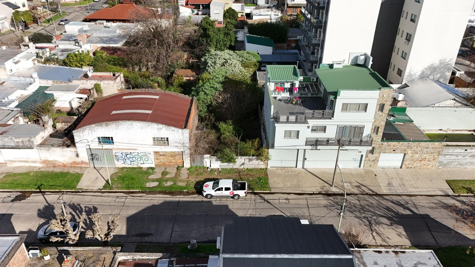 Land for Sale with development potential. Total area of 300 m2. Right in the heart of Campana